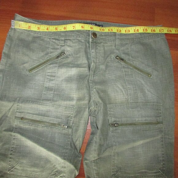 RAMPAGE Olive Cargo Capri Pants - Sz 13 - Picture 2 of 10